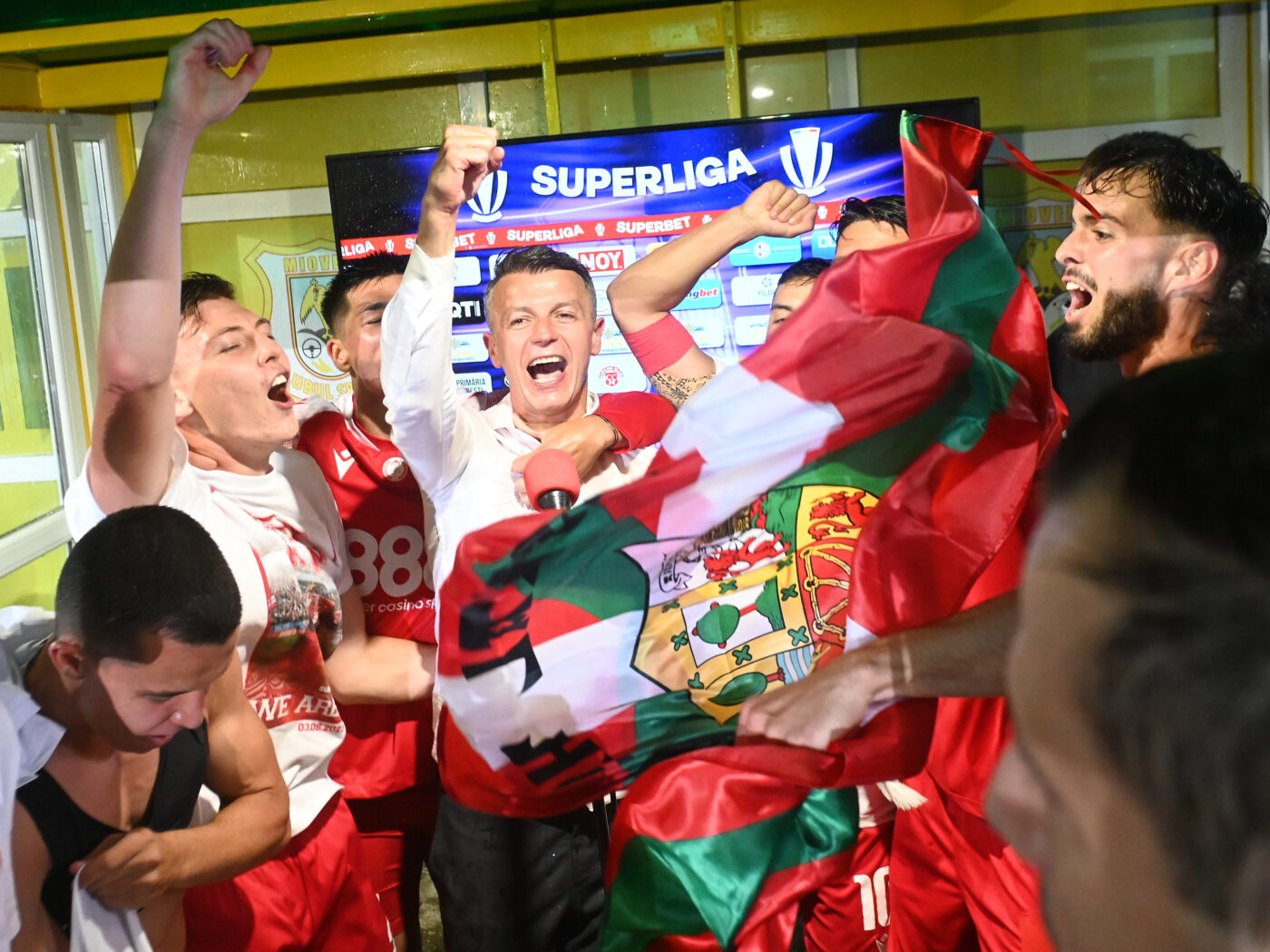 Răsturnare de situație la Dinamo. „Câinii” erau înțeleși cu Betano dar, în ultimul moment, o altă ofertă a ajuns pe masa șefilor. Este vorba de un nume supriză pentru piața din România! | EXCLUSIV