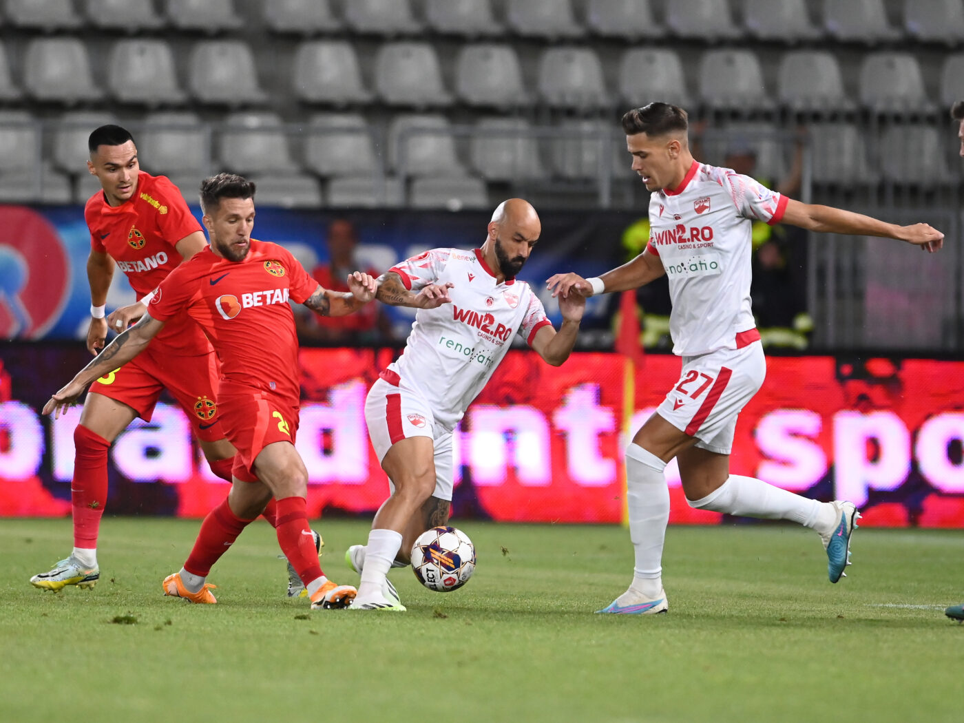 Cionca, Preda și Apreutese. Trei afaceriști se luptă pentru controlul asupra lui Dinamo! „Ei au banii necesari”