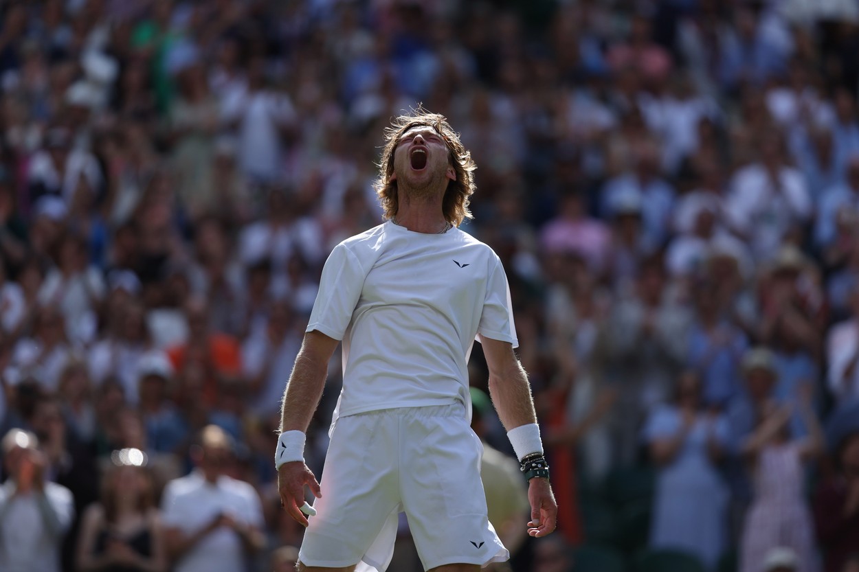 Fără precedent în istoria Wimbledon. „Cea mai norocoasă lovitură din toate timpurile”. Ce s-a întâmplat pe teren e greu de înțeles și la reluare | VIDEO