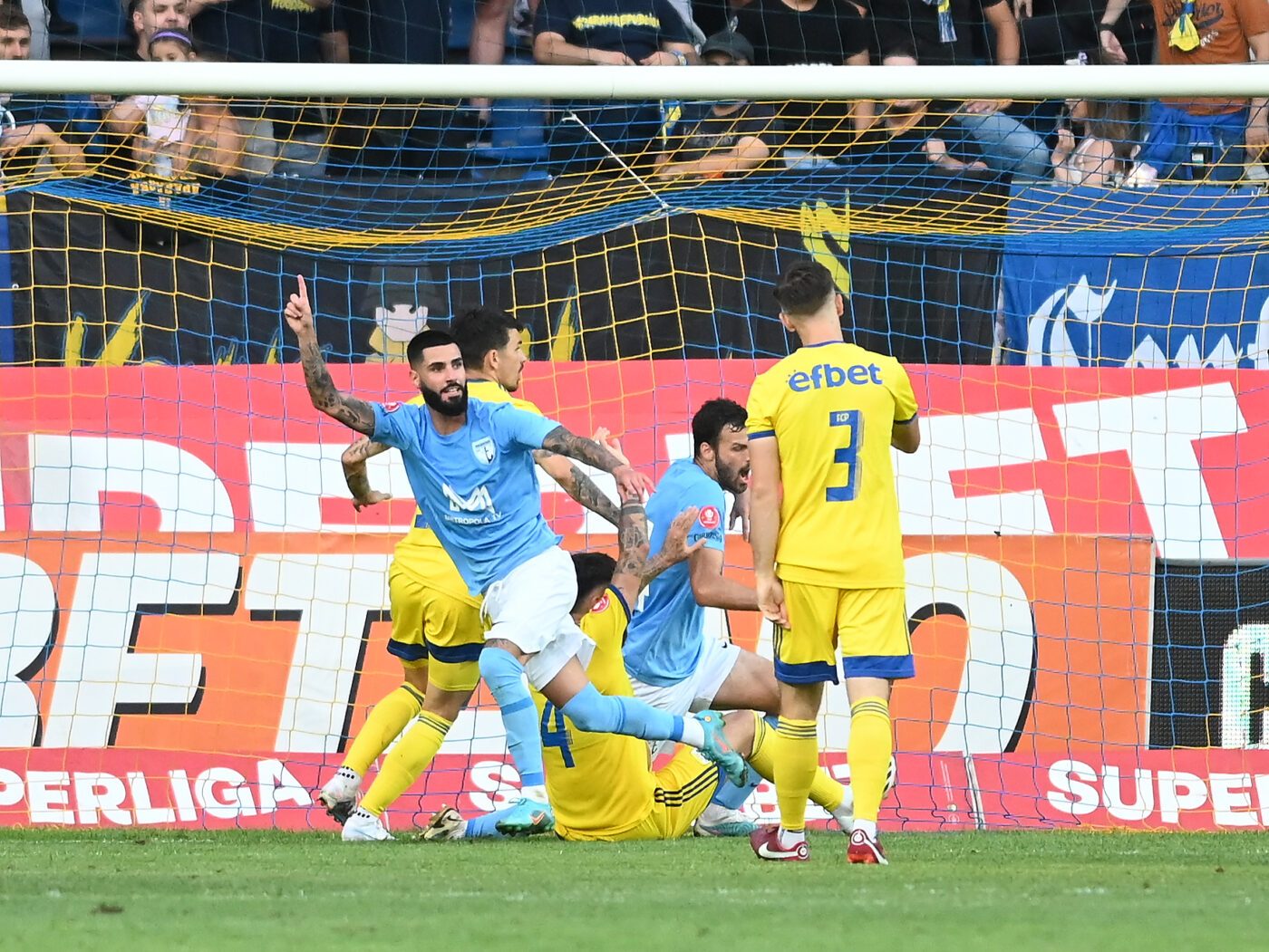 Fotbalist creat în „laboratoarele Hagi” a fost dat afară de Gigi Becali fără resentimente și a ajuns să stea pe drumuri 6 luni! Acum, a revenit în forță în Superliga: „Am avut și alte oferte”