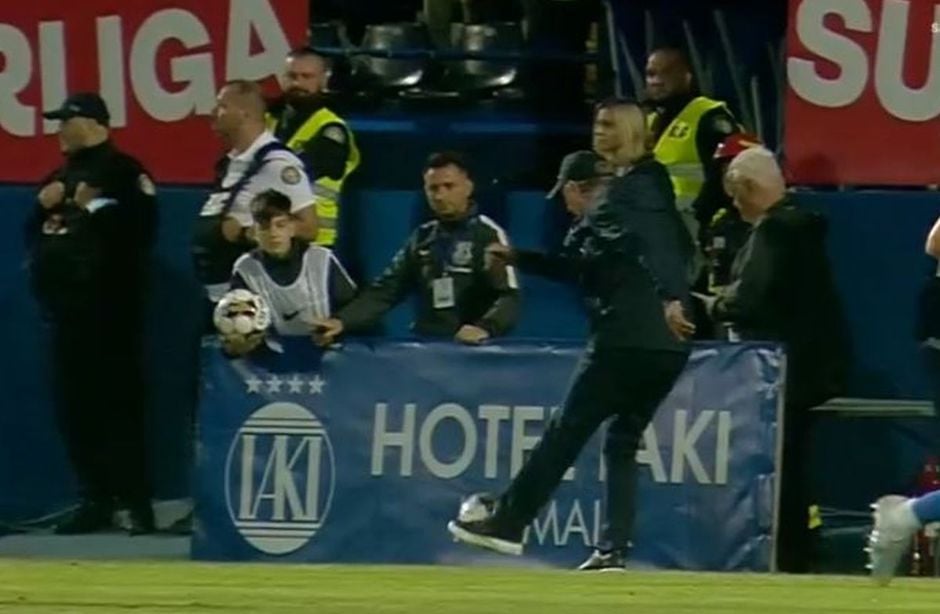 Gestul incredibil al lui Gică Hagi, care l-a șocat până și pe arbitrul meciului Farul – Urartu! Centralul nu a mai ținut cont că e vorba de „Rege” și l-a pedepsit imediat