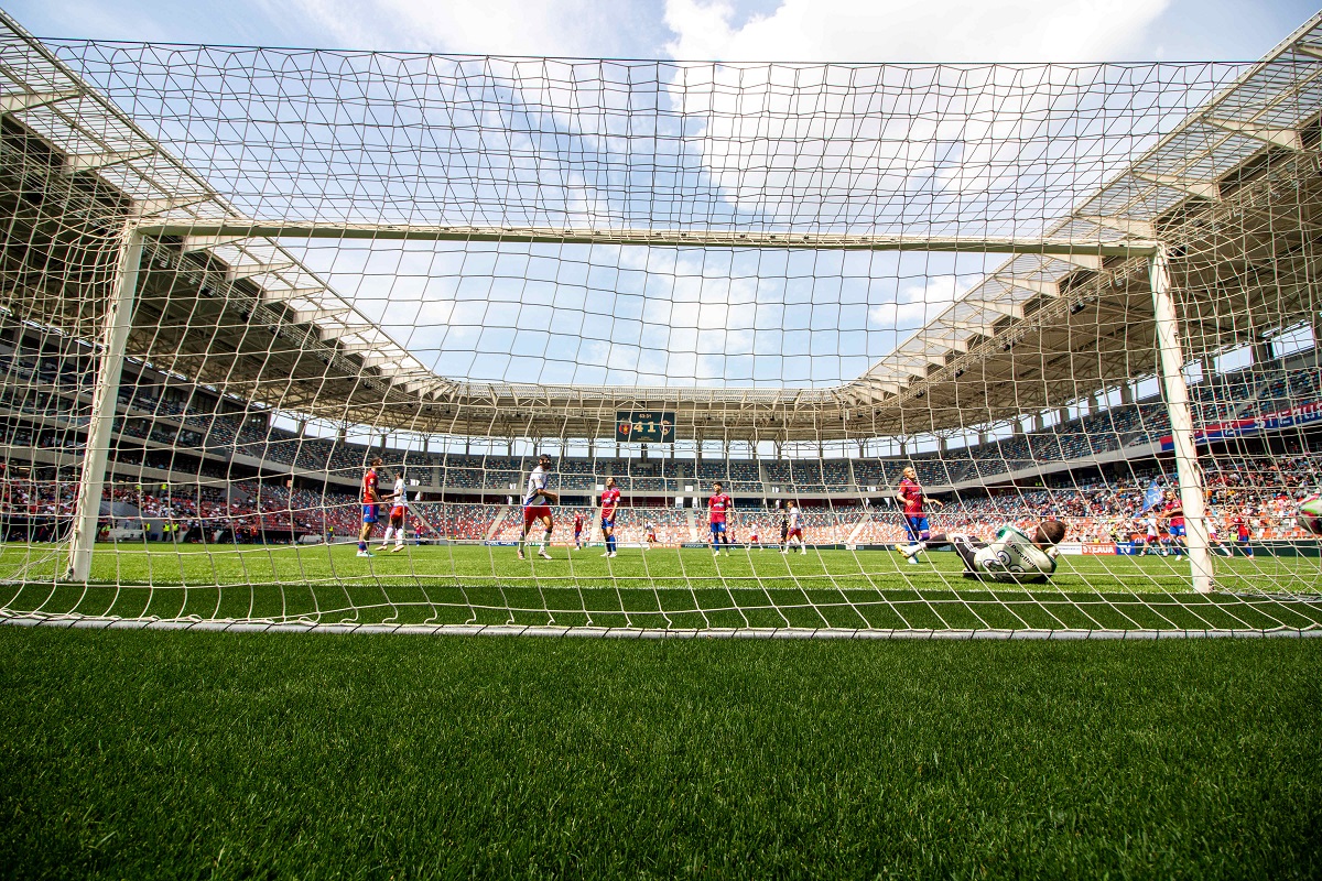 Gigi Becali face anunțul bombă, aşteptat de milioane de fani FCSB! Revenirea în Ghencea e tot mai aproape: miliardarul a semnat garanțiile de un milion de euro pentru meciul cu CFR! „Ne trebuie arestări?” | VIDEO