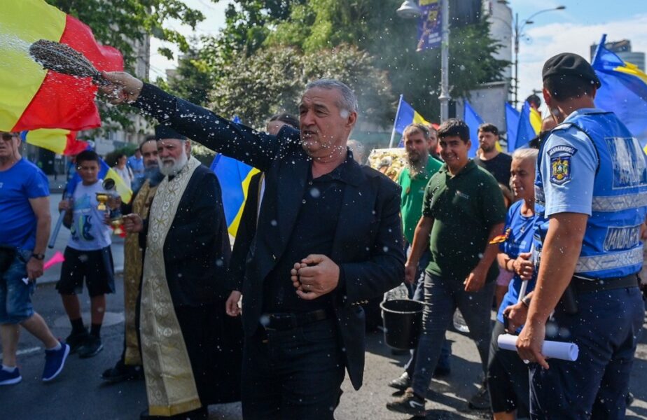 Gigi Becali nu face niciun pas în spate! Patronul lui FCSB se duce pe Calea Victoriei să dea cu agheasmă după parada comunității LGBT. „Duhurile rele, dracii să rămână în urma lor!”