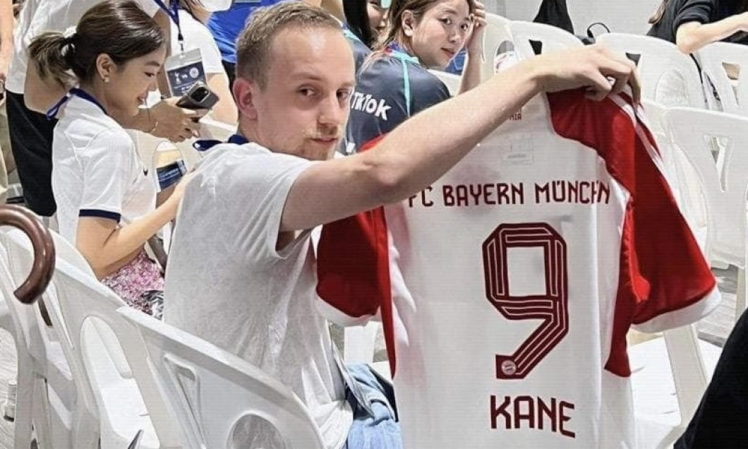 Gestul unui jurnalist german l-a enervat la culme pe antrenorul lui Tottenham. Neamțul avea la el un tricou cu Bayern inscripționat cu numele lui Harry Kane