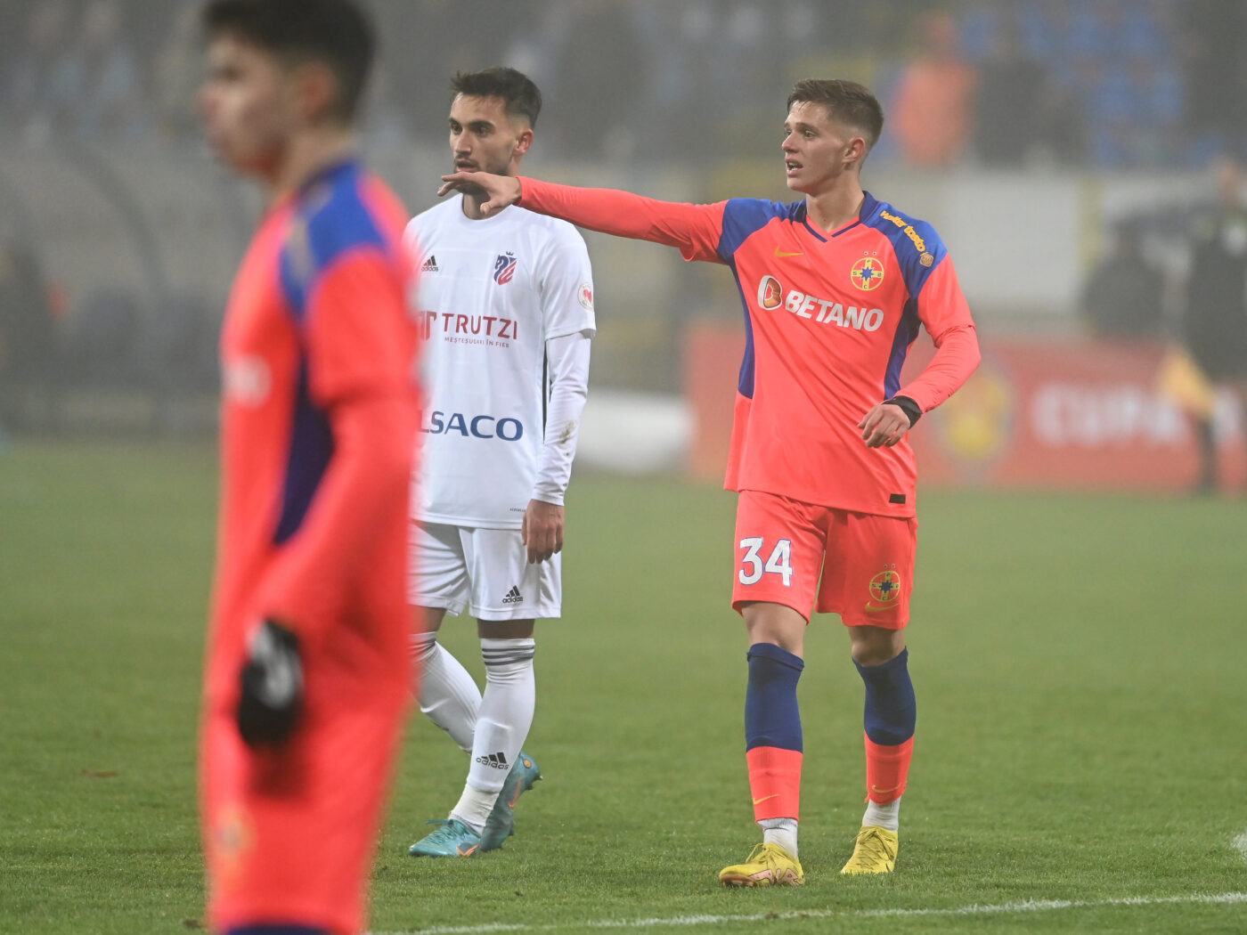 Lovitură dată de FCSB de nicăieri! Gigi Becali va fi năucit de fotbalistul pe care Meme Stoica l-a promovat: „Nu știe nimeni de unde a apărut! Face 18 ani, e inimaginabil de bun”