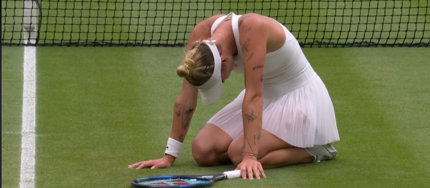 Campioană surpriză la Wimbledon! Marketa Vondrousova a făcut instrucție cu Ons Jabeur și e cel mai slab clasată jucătoare din istorie care triumfă la Grand Slam-ul londonez