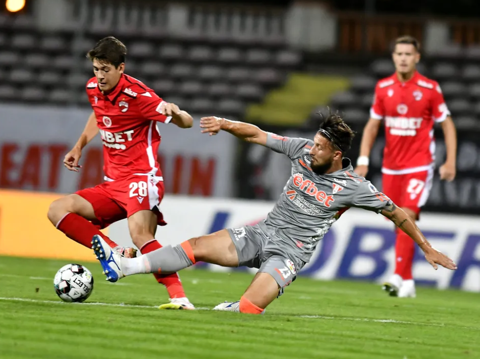 Un fotbalist de la Dinamo i-a avertizat pe cei de la Universitatea Craiova: „I-am urmărit foarte bine și știm ce avem de făcut!”