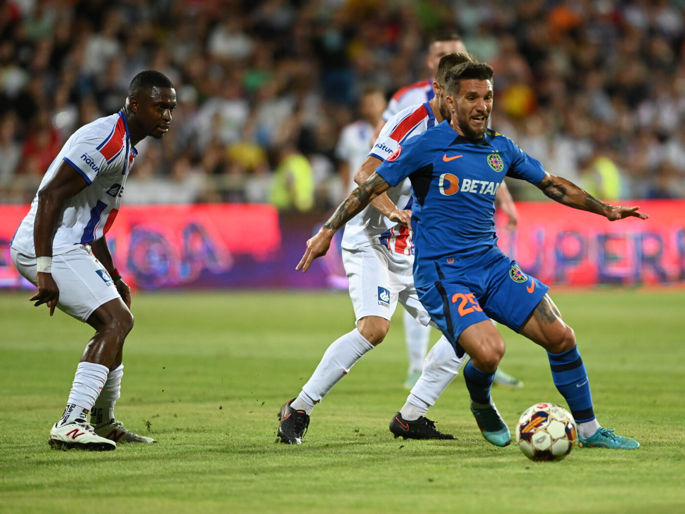 Alexandru Băluță e deja pe lista neagră a lui Gigi Becali! Decizia luată sâmbătă seară, la pauza meciului Oțelul – FCSB, aruncă în aer viitorul fotbalistului