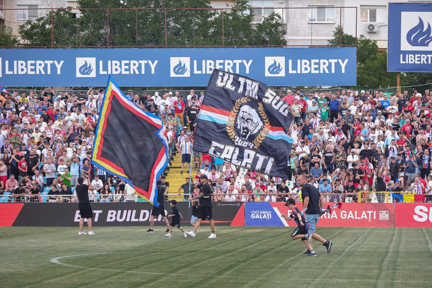 Aroganța supremă sau o „mână criminală”? Ce s-a putut auzi la stația de amplificare înainte de Oțelul Galați – FCSB i-a lăsat cu gura căscată pe toți spectatorii