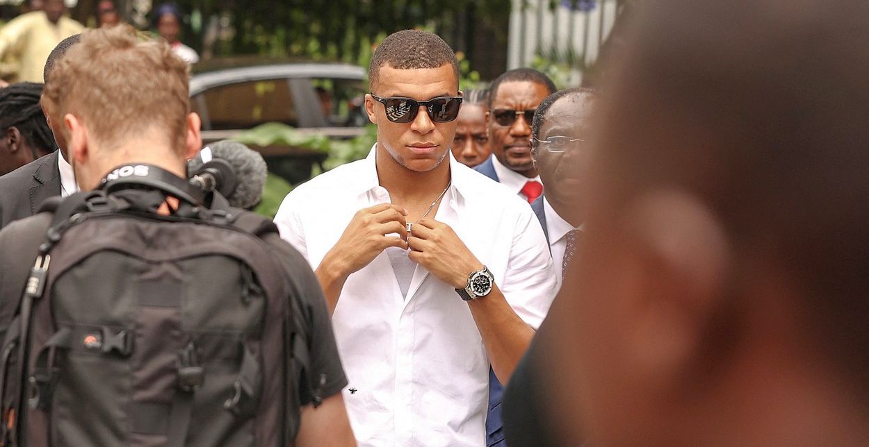Răsturnare de situație în cazul transferului lui Kylian Mbappe! PSG a primit un telefon de la miliardarul Todd Boehly