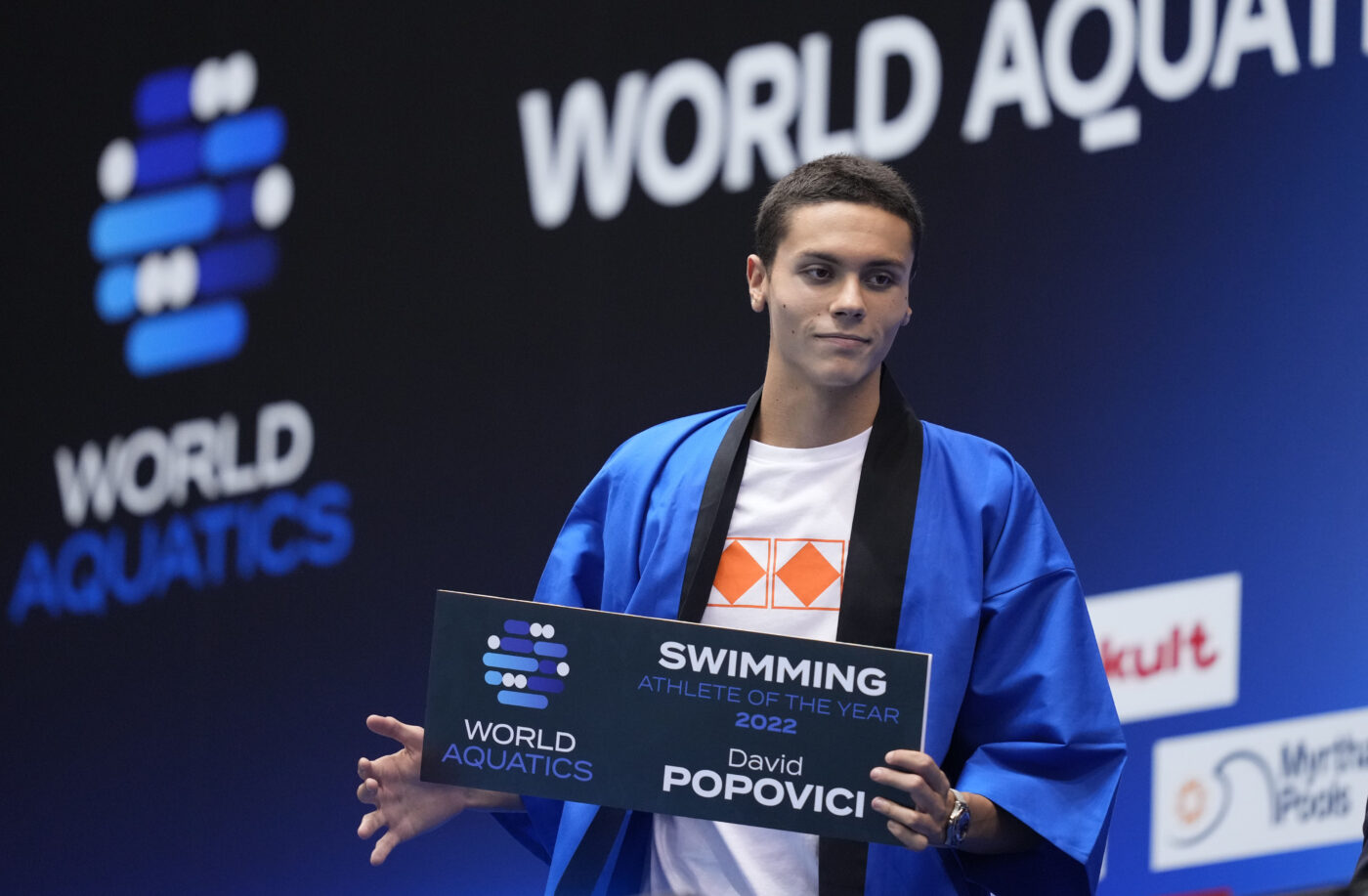 Presa internațională, la picioarele lui David Popovici după ce s-a calificat în semifinalele probei de 200 metri liber la Campionatele Mondiale de Natație din Japonia. „Puștiul minune al României”
