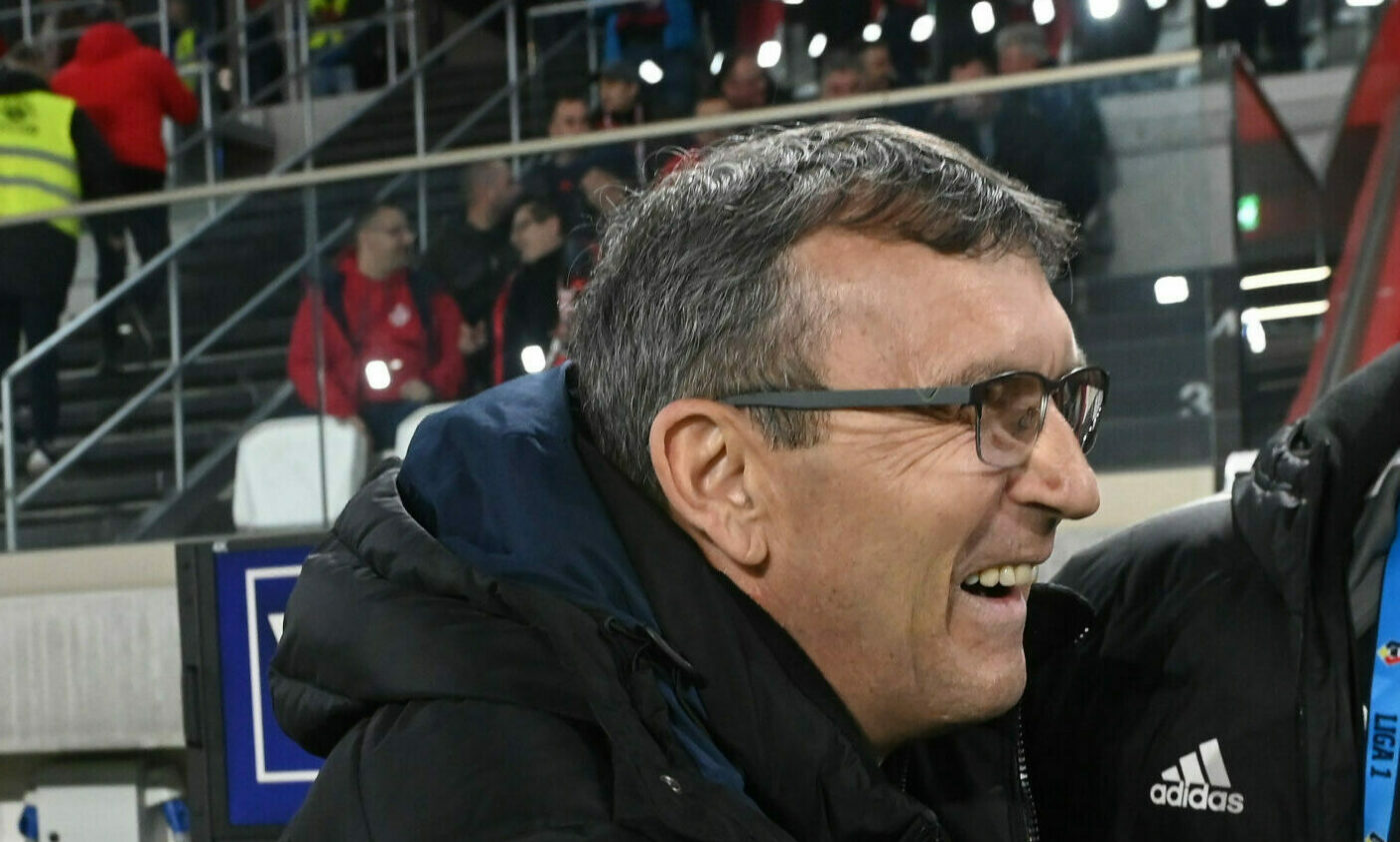 Eugen Neagoe a început să râdă când a fost întrebat dacă Laurențiu Reghecampf a dat târcoale la Universitatea Craiova: „Dacă alții procedează așa nu mă interesează. Nu stau să mă gândesc la ce visează unul sau altul” | VIDEO EXCLUSIV ProSport Live
