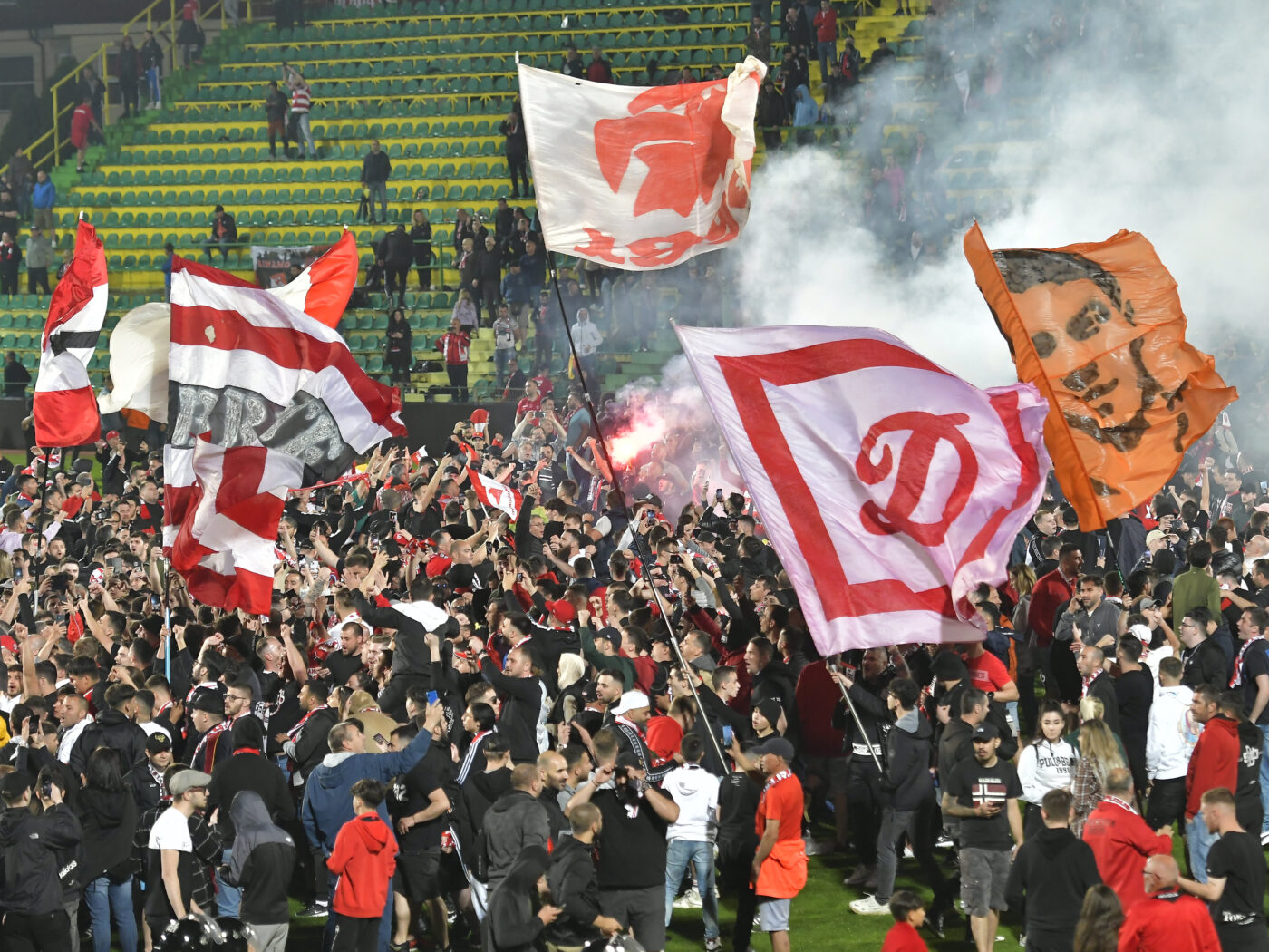 Sold-out la Dinamo – Universitatea Craiova! Suporterii „câinilor” vor face spectacol pe „Arcul de Triumf” la revenirea în Superliga