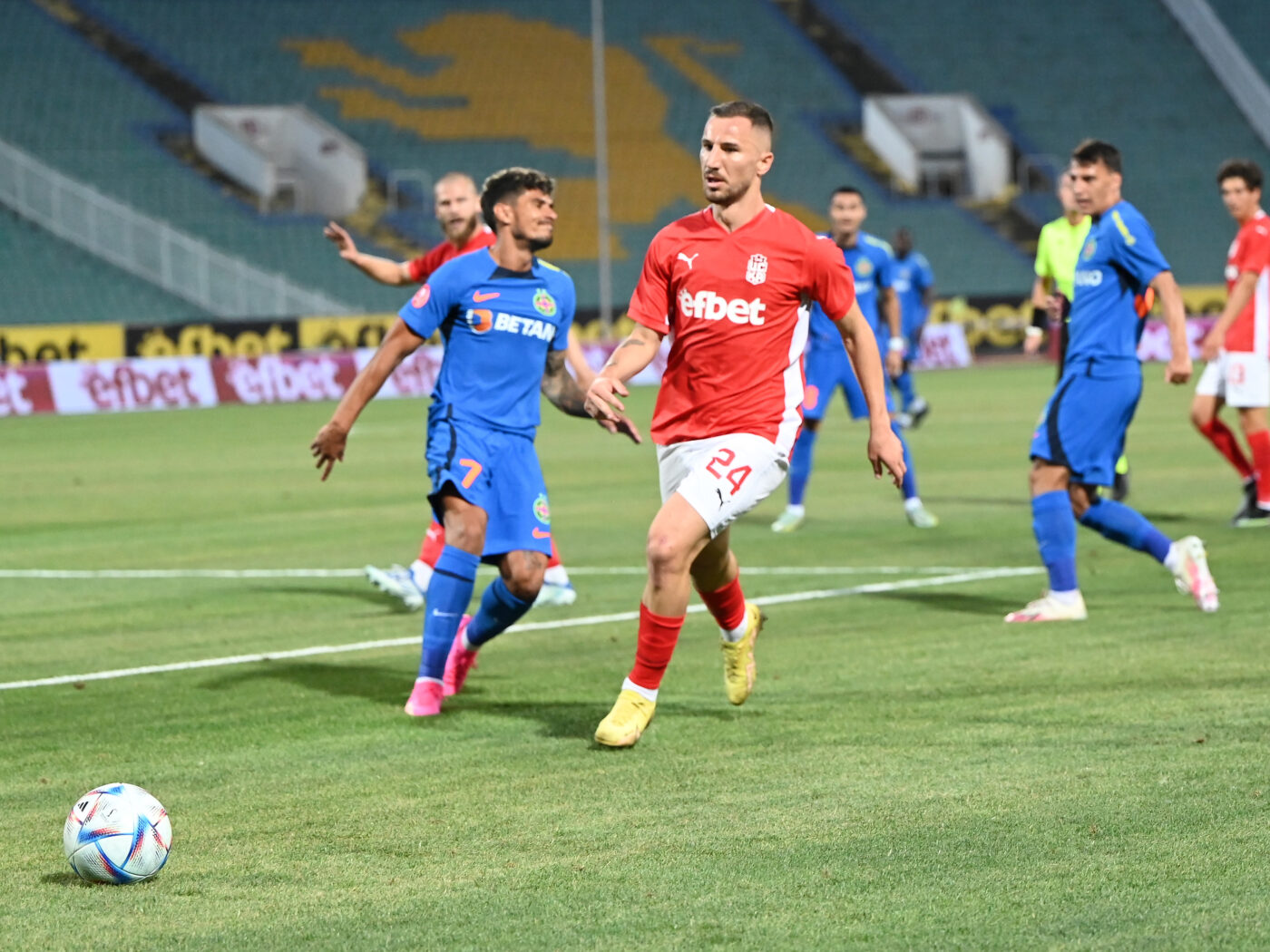 A picat nocturna în minutul 71 al meciului CSKA 1948 Sofia – FCSB! Ce decizie a luat arbitrul italian