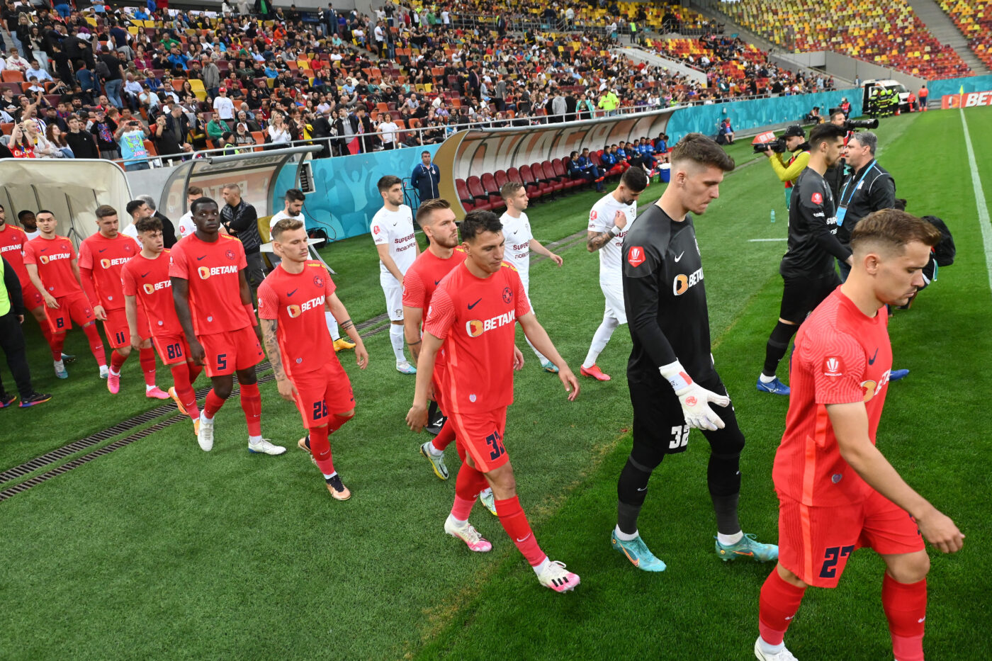 Trei fotbaliști titularizați de Elias Charalambous la meciul FC U Craiova – FCSB, contestați. „Am o problemă cu ei! Nu sunt convins că sunt cei mai buni!”