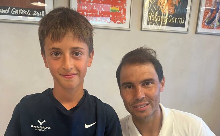 CORESPONDENȚĂ DE LA WIMBLEDON | Rafael Nadal a schimbat legile Academiei lui de tenis pentru un puști român de doar 10 ani! Eric Sandu a primit bilet pe terenul central de la familia lui Carlos Alcaraz