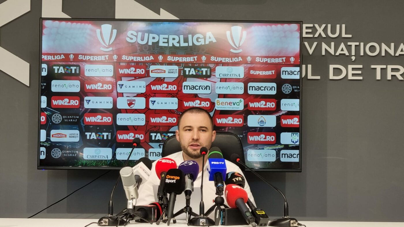 Vlad Iacob, conferință fulminantă la „Arcul de Triumf”! Administratorul special îi atacă pe cei de la Red&White: „Aporturile de până acum au fost admise cu întârziere. Nu sunt la nivelul așteptat, sunt datorii curente de 800.000 euro și oricine cu o datorie mai mare de 10.000 de euro poate solicita falimentul clubului!”