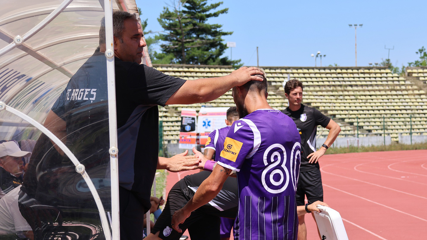 Alexandru Pelici, concluziile cantonamentului de vară. Campionii FC Argeș pregătește aducerea unui mijlocaș: ”Am discutat, suntem de acord”