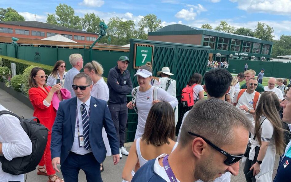 CORESPONDENȚĂ DE LA WIMBLEBON | Antrenorul Irinei Begu, Victor Crivoi, a dezvăluit tactica româncei în thriller-ul din turul 1 de la Wimbledon: „La căderea întunericului, oboseala și-a spus cuvântul” | EXCLUSIV