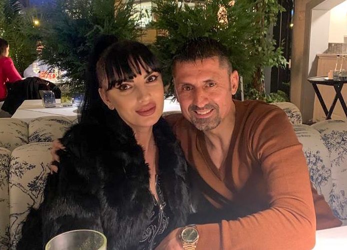 Ionel Dănciulescu se poate mândri cu o soție superbă. Mihaela arată senzațional și a făcut furori la piscină. În trecut, femeia i-a iertat fostului dinamovist toate aventurile extraconjugale | GALERIE FOTO