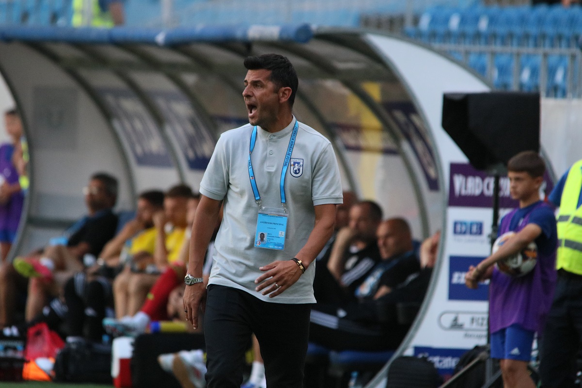 Nicolae Dică a vorbit despre plecarea titularului de la FC U Craiova după 3-4 cu U Cluj: „Trebuie să se înțeleagă!”