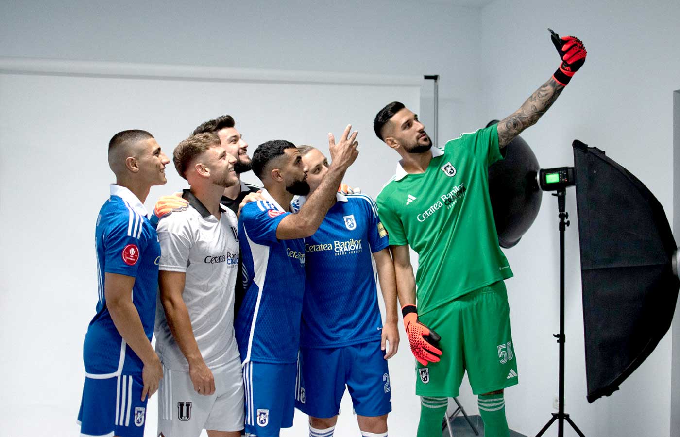 Cum arată echipamentele celor de la FC U Craiova! Oltenii și-au prezentat modelul pentru sezonul 2023 – 2024 | GALERIE FOTO