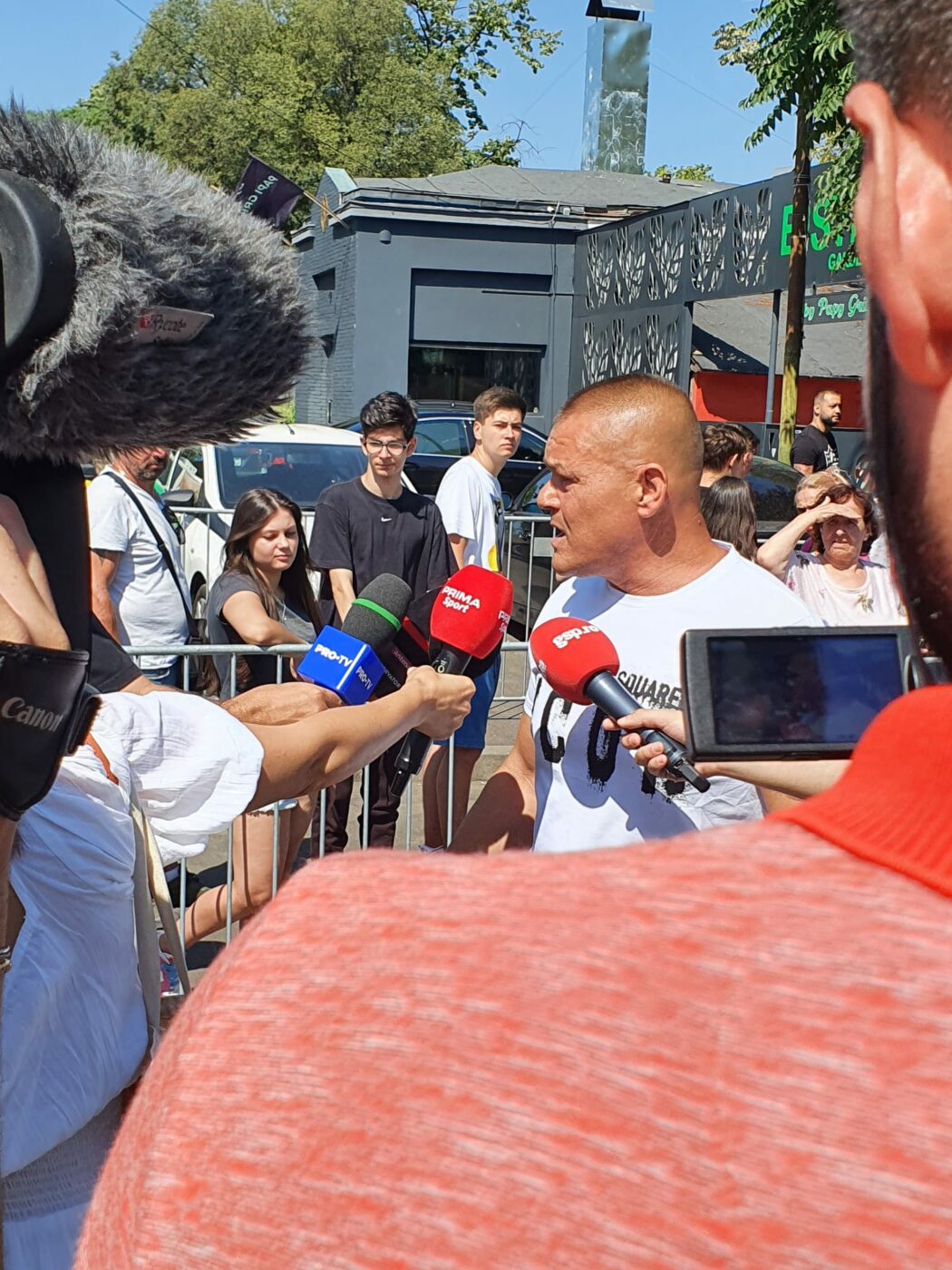Ce a avut Gheorghe Mustață să îi transmită lui Florin Talpan, după ce juristul CSA Steaua a blocat accesul lui FCSB în Ghencea. Ironii ale liderului galeriei: „Oamenii trebuie anunțați să fie foarte atenți la terorism!”