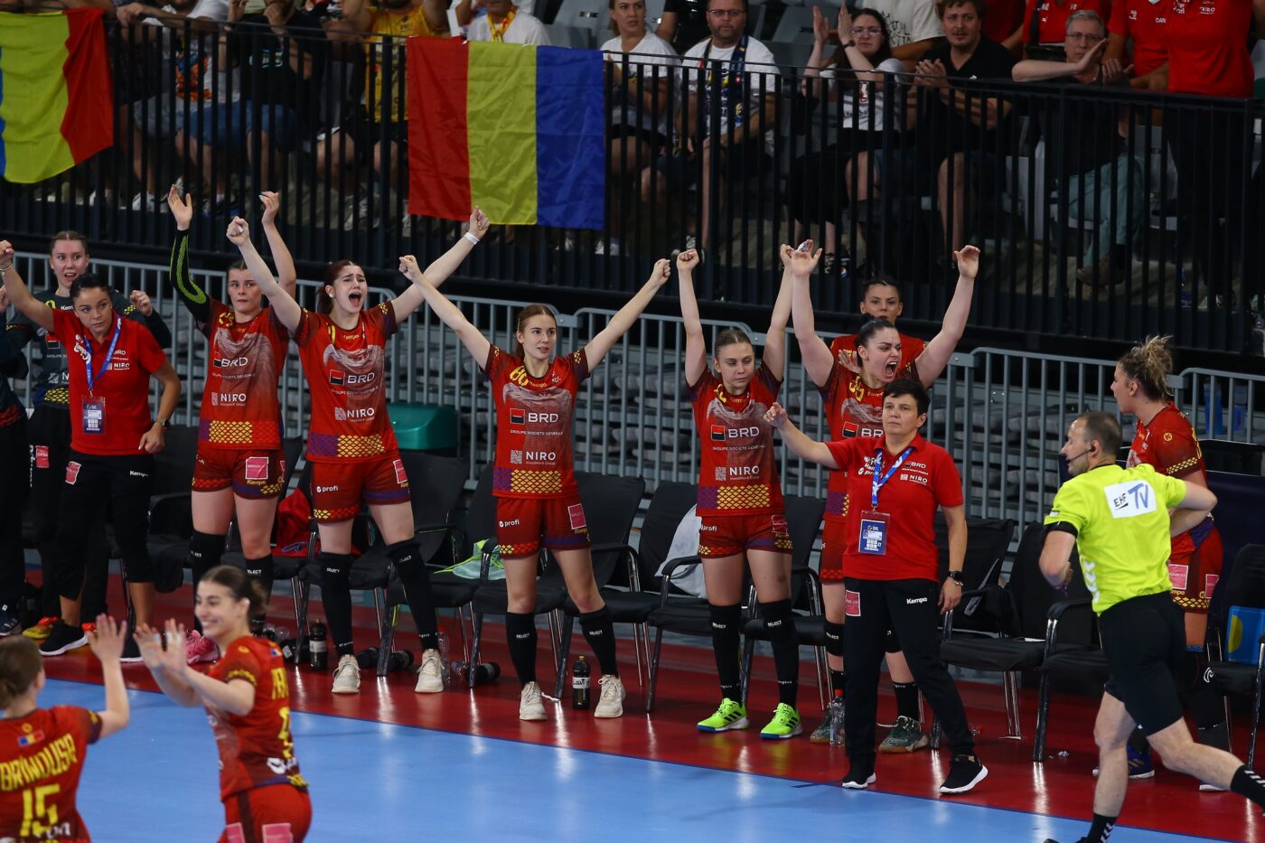 Naționala de handbal feminin Under 19 luptă pentru bronzul european pe teren propriu! Când se joacă finala mică și cine trasmite la tv partida de la Pitești