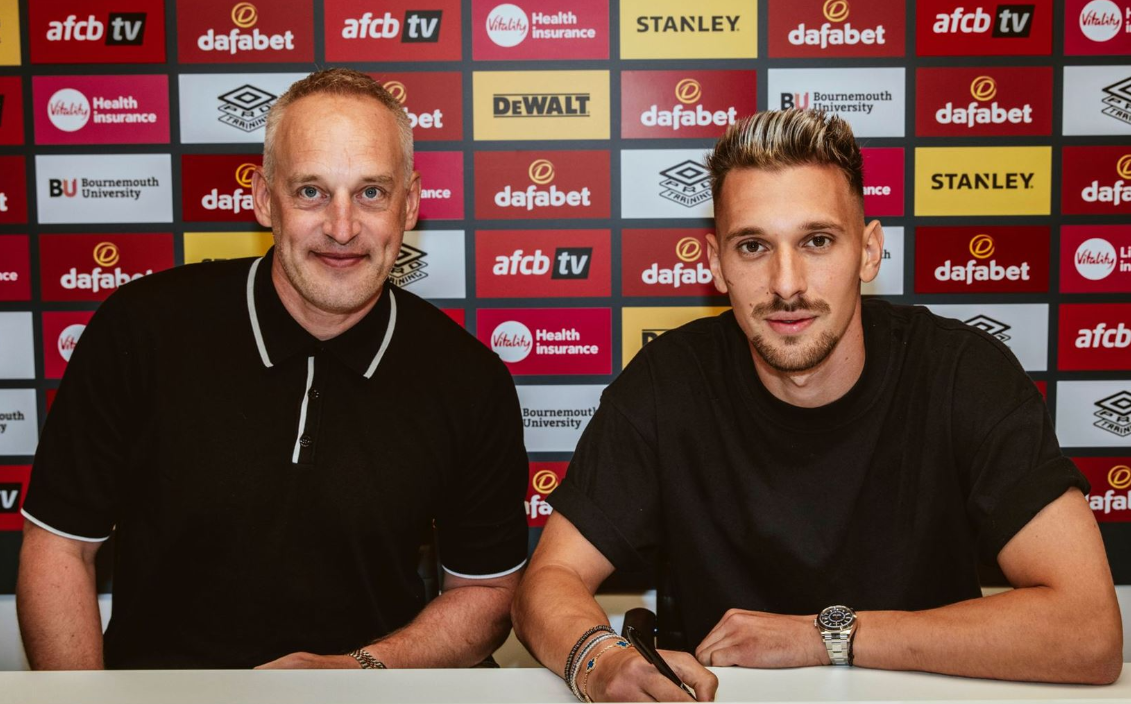 Ionuț Radu, prezentat oficial în Premier League!