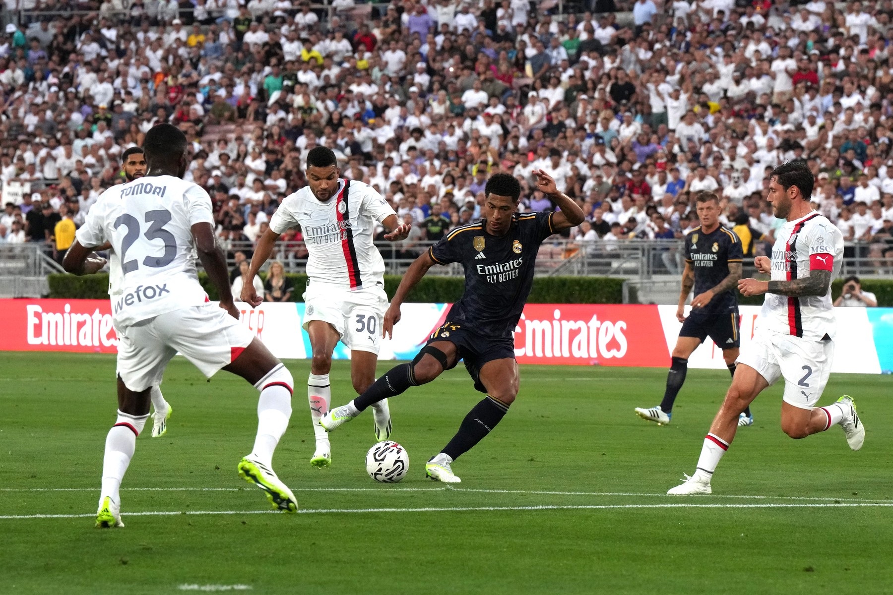 Jude Bellingham a făcut senzație la debutul pentru Real Madrid, în amicalul cu AC Milan. Înlocuitorul lui Tătărușanu, gafă impardonabilă pe Rose Bowl din Pasadena | VIDEO