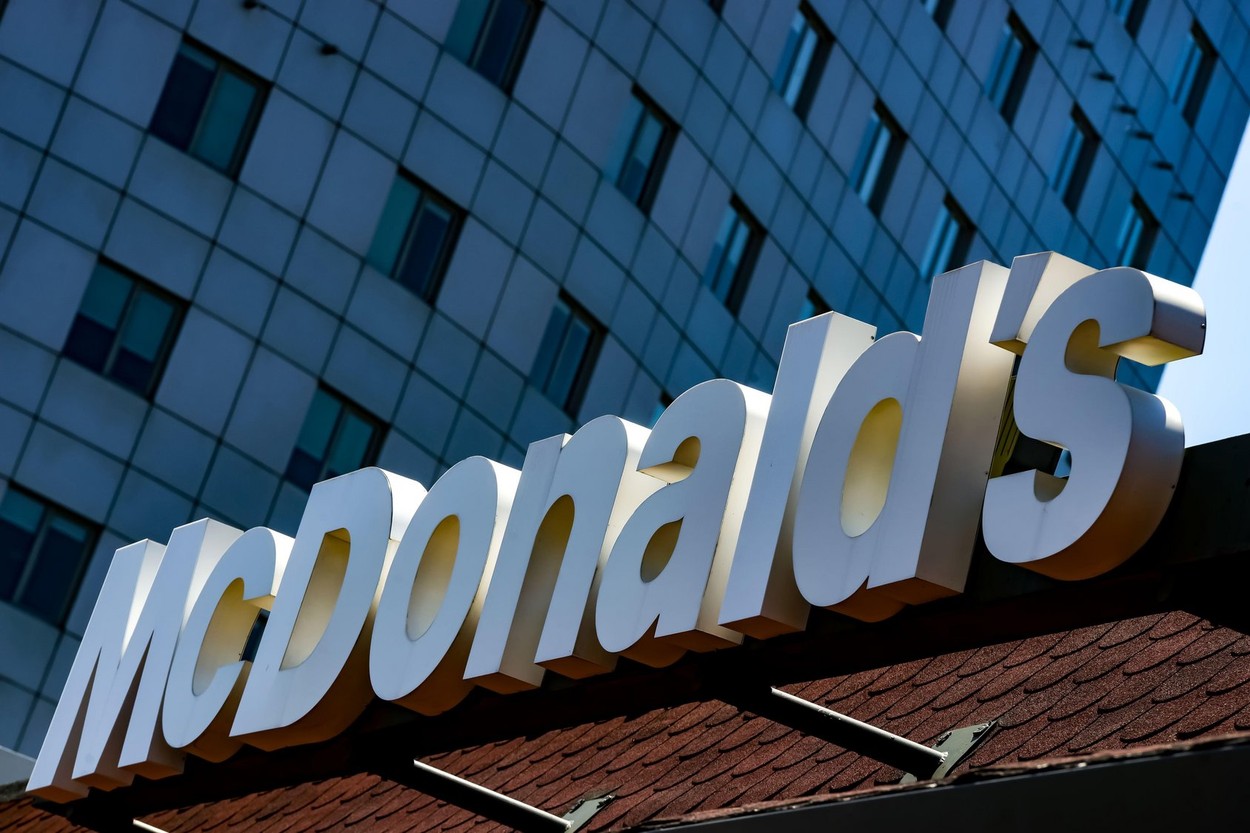 Imagini virale. 70 de milioane de euro, la McDonald’s în București!