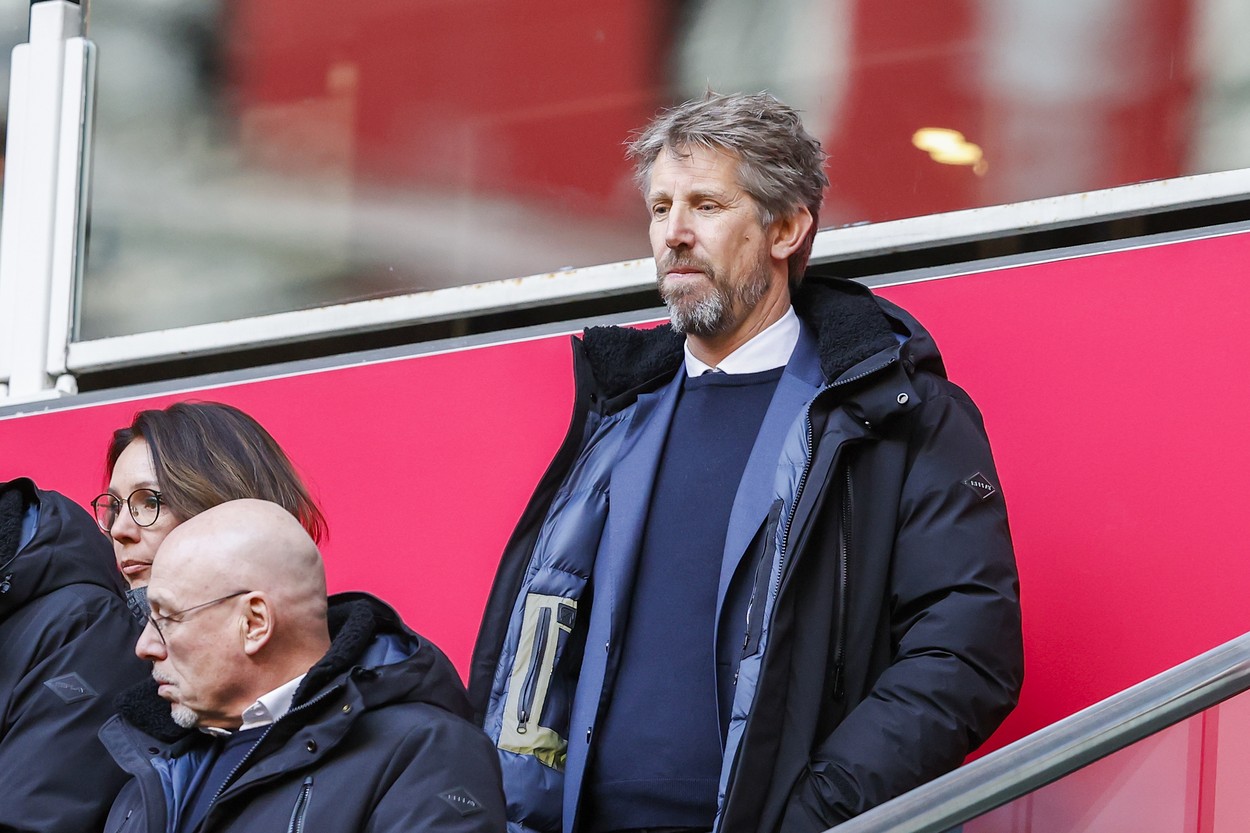 Ultimele noutăți despre starea de sănătate a lui Edwin van der Sar, la o zi după ce a fost internat cu hemoragie cerebrală. Anunțul făcut de Ajax Amsterdam