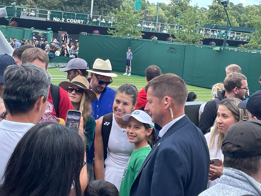 CORESPONDENȚĂ DE LA WIMBLEDON | Sorana Cîrstea, interviu emoționant despre tatăl ei: „E eroul meu! Mi-a schimbat destinul” Mihai Cîrstea își încurajează fiica din tribune | EXCLUSIV