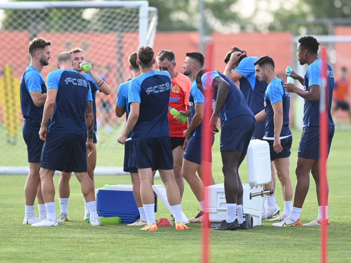 Africanii nu îl uită pe fotbalistul cumpărat cu bani grei de Gigi Becali, dar care nu are niciun minut jucat la FCSB după nouă meciuri! „Trebuie să mai aștepte”