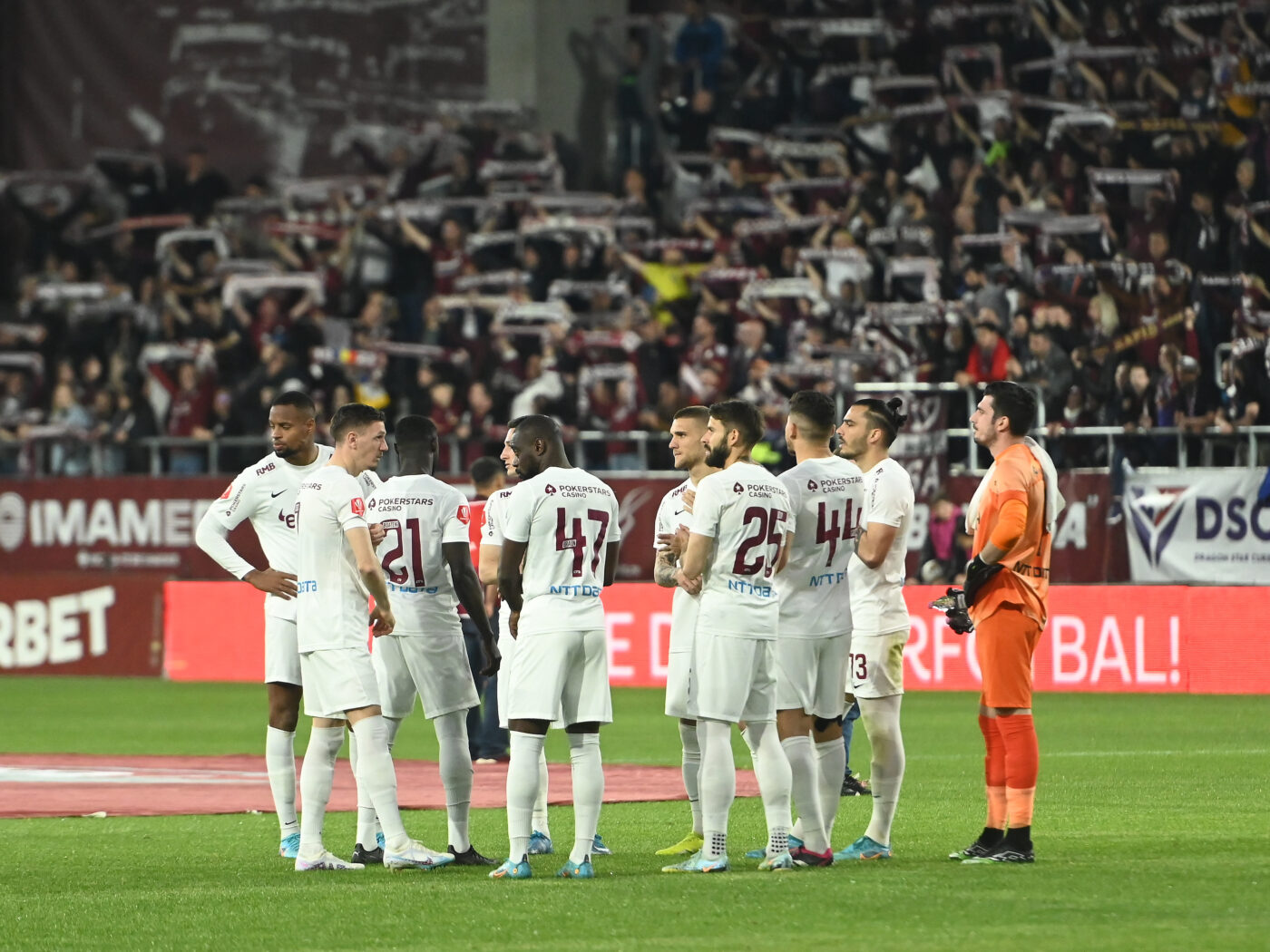 CFR Cluj se pregătește să mai vândă un jucător. „Sunt discuții!” Unde ar putea ajunge atacantul și câți bani cere Neluțu Varga