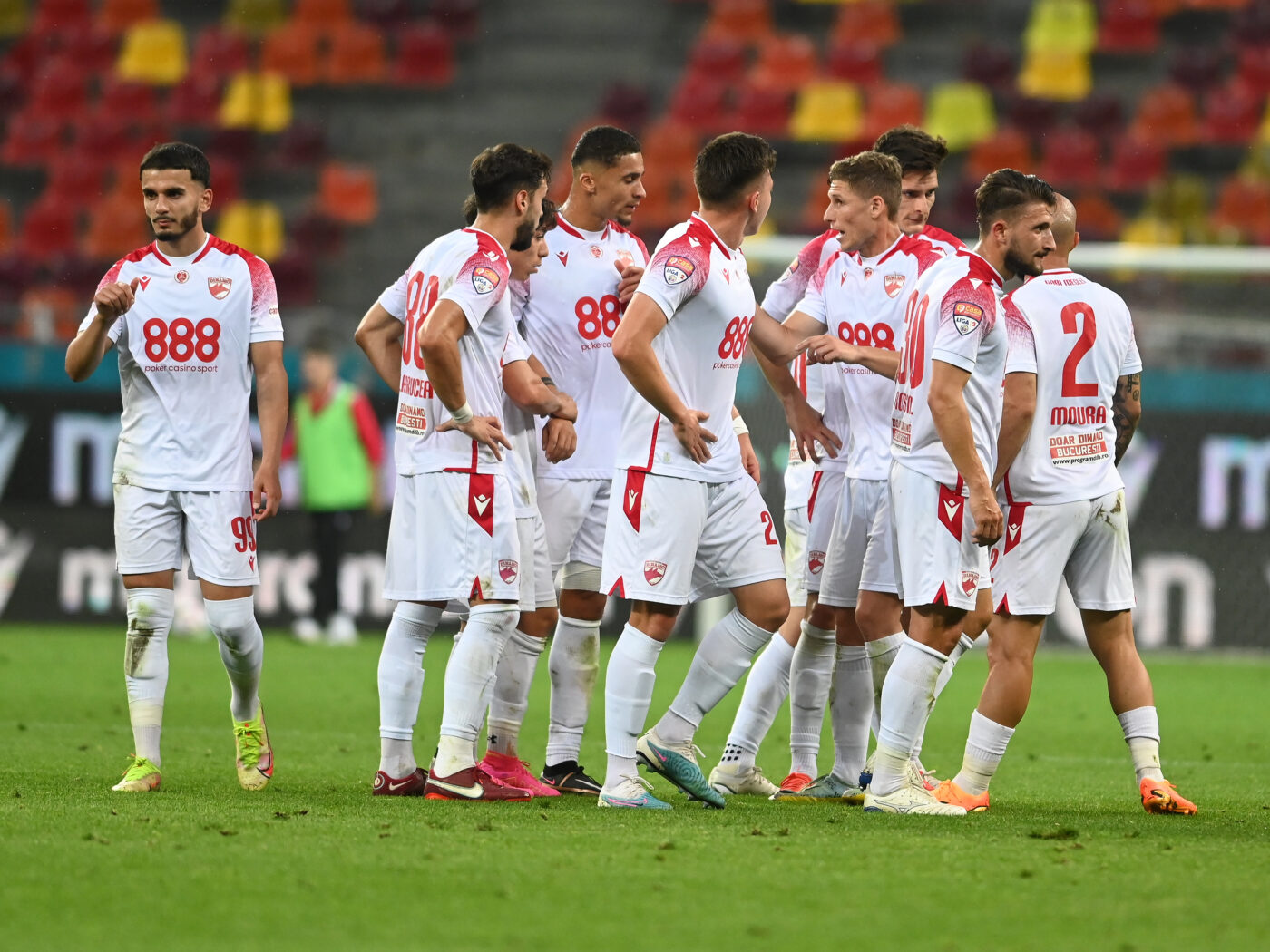 Lovitură încasată de Ovidiu Burcă: mijlocașul lui Dinamo, în continuare accidentat! Nu va putea juca nici în meciul cu Petrolul
