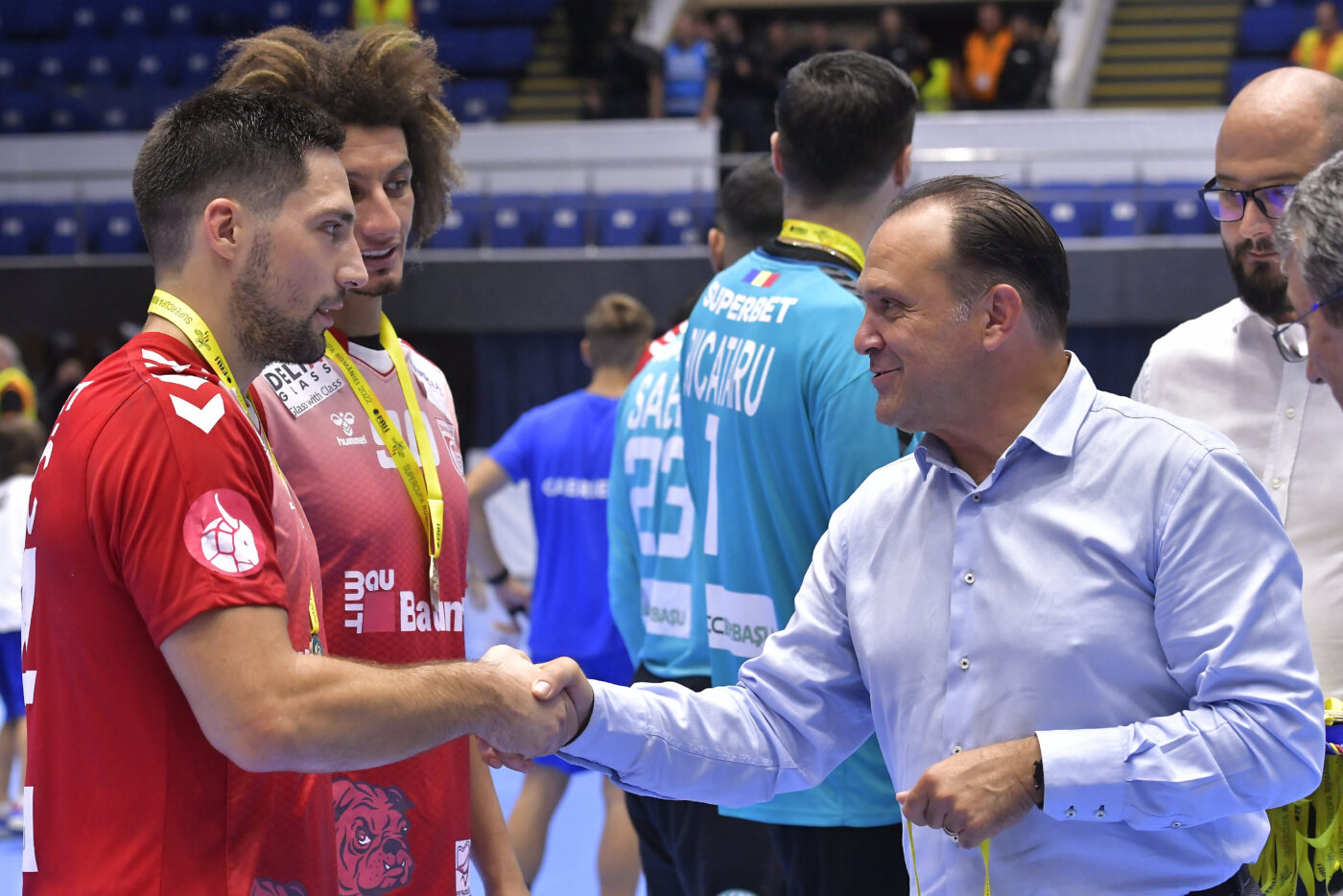 Se anunță o ședință furtunoasă în handbal: Constantin Din, schimbat din funcție? „Nu-mi dau demisia ca să se întoarcă Turda la vechile obiceiuri cu arbitrajele” | SPECIAL