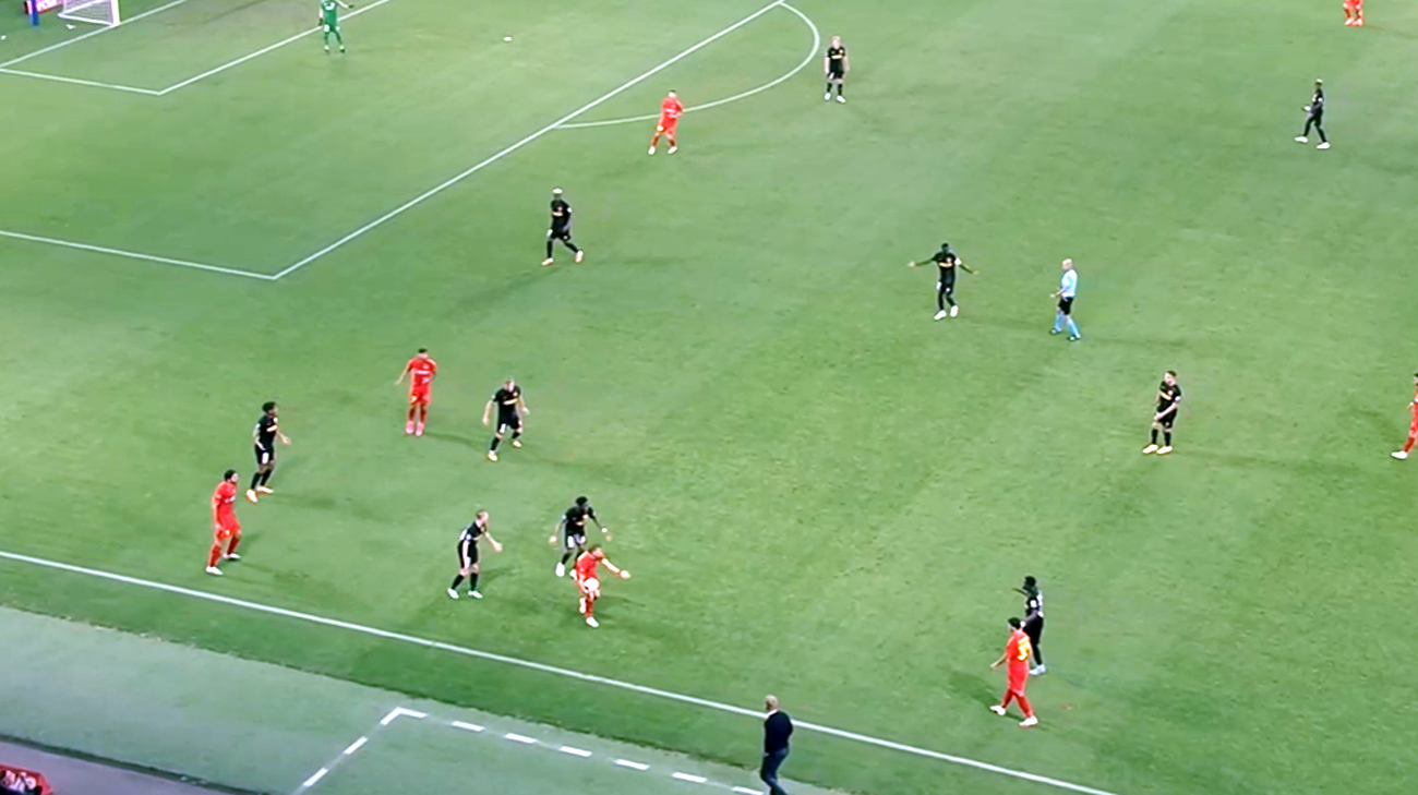 Darius Olaru, gest de curtea școlii în FCSB – Nordsjaelland! Ce a putut să facă în momentul în care arbitrul nu i-a dat dreptate la o fază