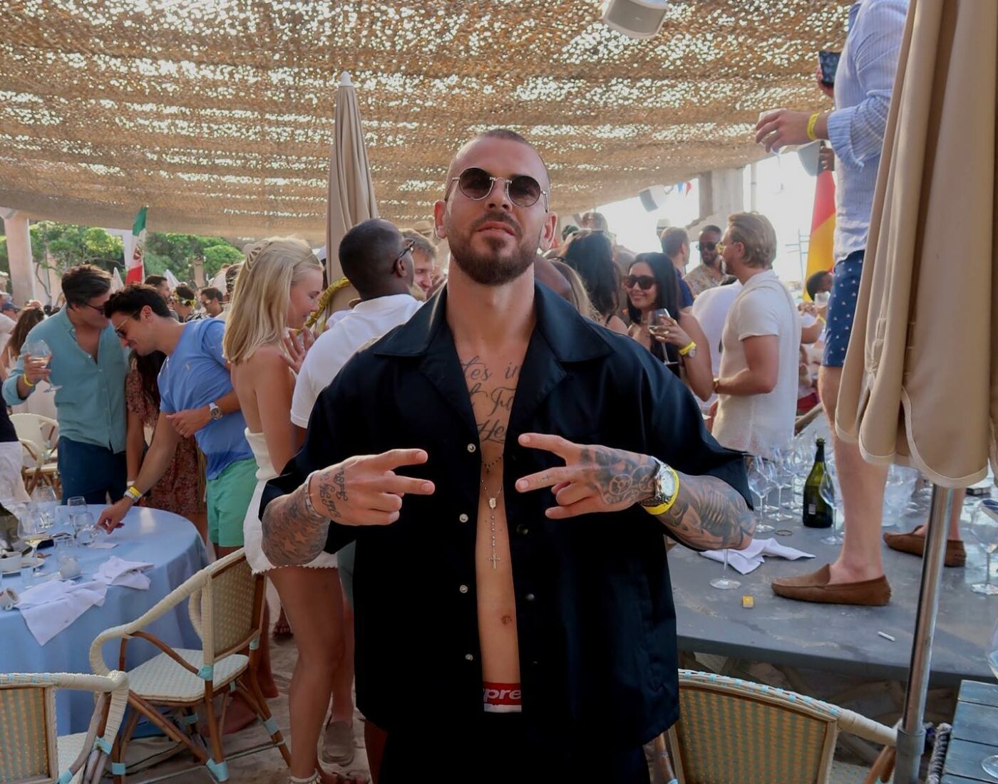 Denis Alibec s-a acomodat de minune în Qatar! Se „pregătește” de meciurile naționalei României pe o plajă din Doha | FOTO