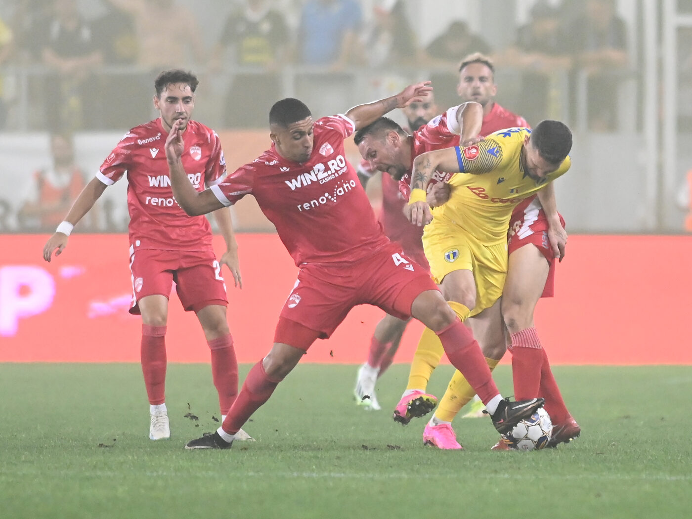 Dinamo a aflat în sfârșit unde va juca ultimul meci înaintea marelui derby cu Rapid: „Toată tribuna a doua va fi a lor! S-au înțeles 99% și luni se semnează contractul!” | EXCLUSIV