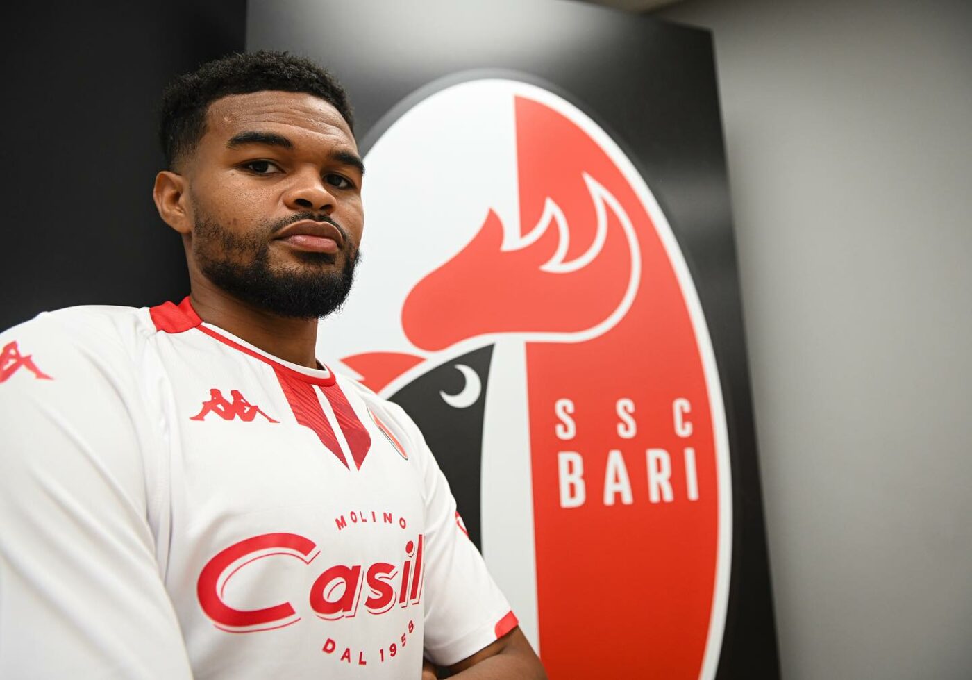 Antrenorul lui Bari, anunț de ultimă oră despre Malcom Edjouma! Fostul jucător de la FCSB, gata să joace pe un nou post: „Nu suntem foarte mulți!”