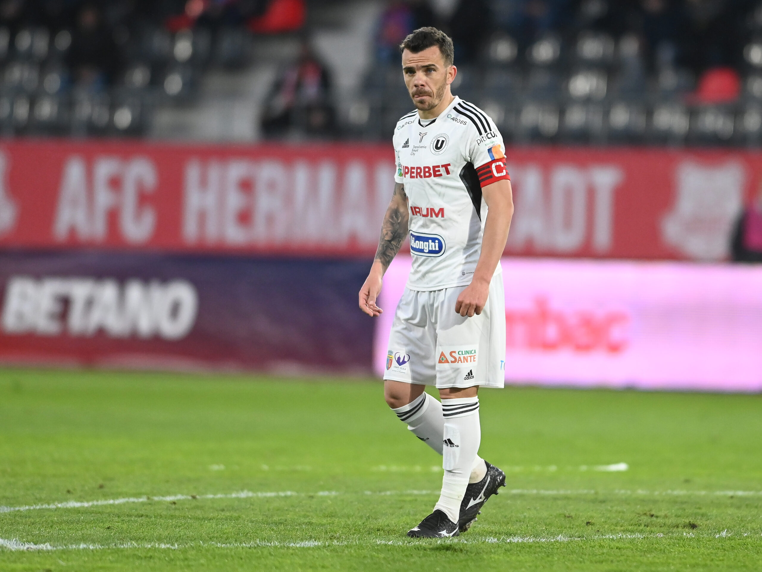FCSB - FC Hermannstadt 3-0, „Roș-albaștrii” se distanțează la opt puncte de CFR Cluj. Olaru, omul meciului