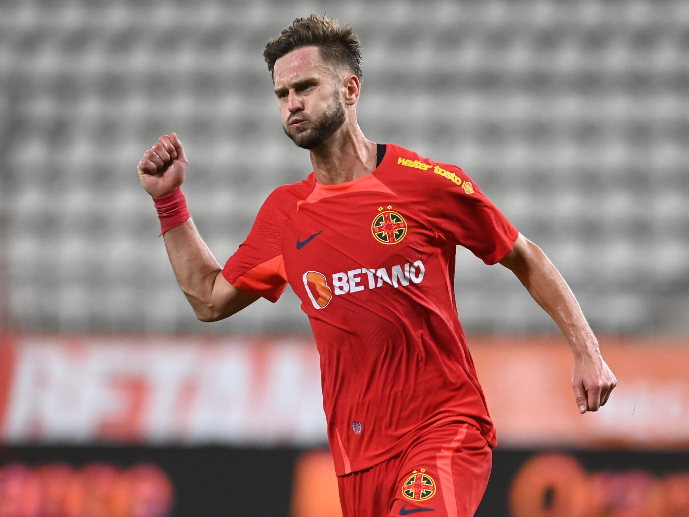 Damjan Djokovic, reacție furioasă după ce arbitrul nu i-a dat penalty! A început să fugă nervos spre centralul partidei FCSB – Nordsjaelland, iar comentatorii de la PRO TV au dat verdictul în direct: „Circumstanțe clare!”
