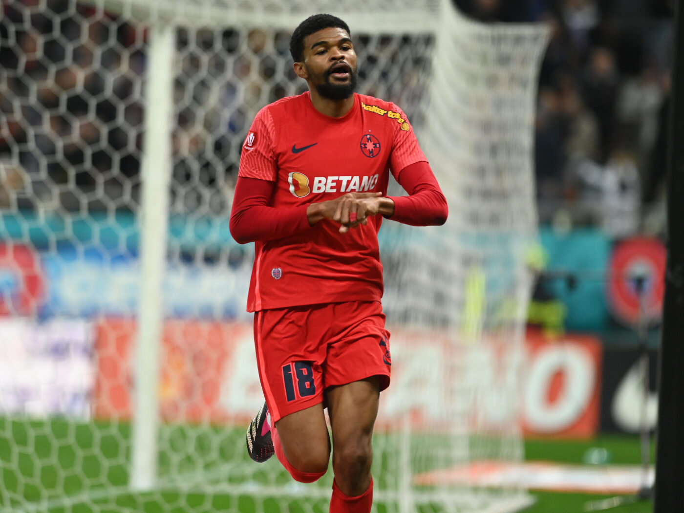 Transferul lui Malcom Edjouma de la FCSB este iminent! Arabii au intrat în scenă și au depășit din prima oferta de la Bari