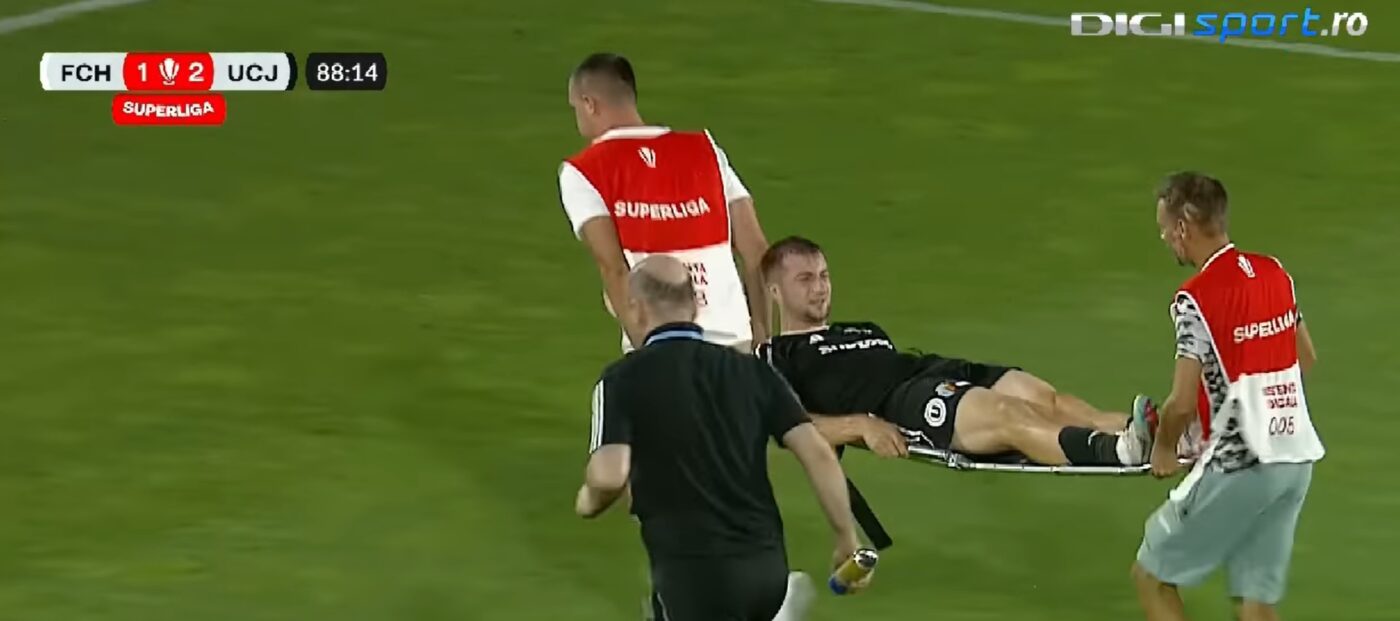 Fază monumentală în finalul meciului Hermannstadt – U Cluj 2-2! Ce au putut să-i facă brancardierii lui Daniel Popa | VIDEO