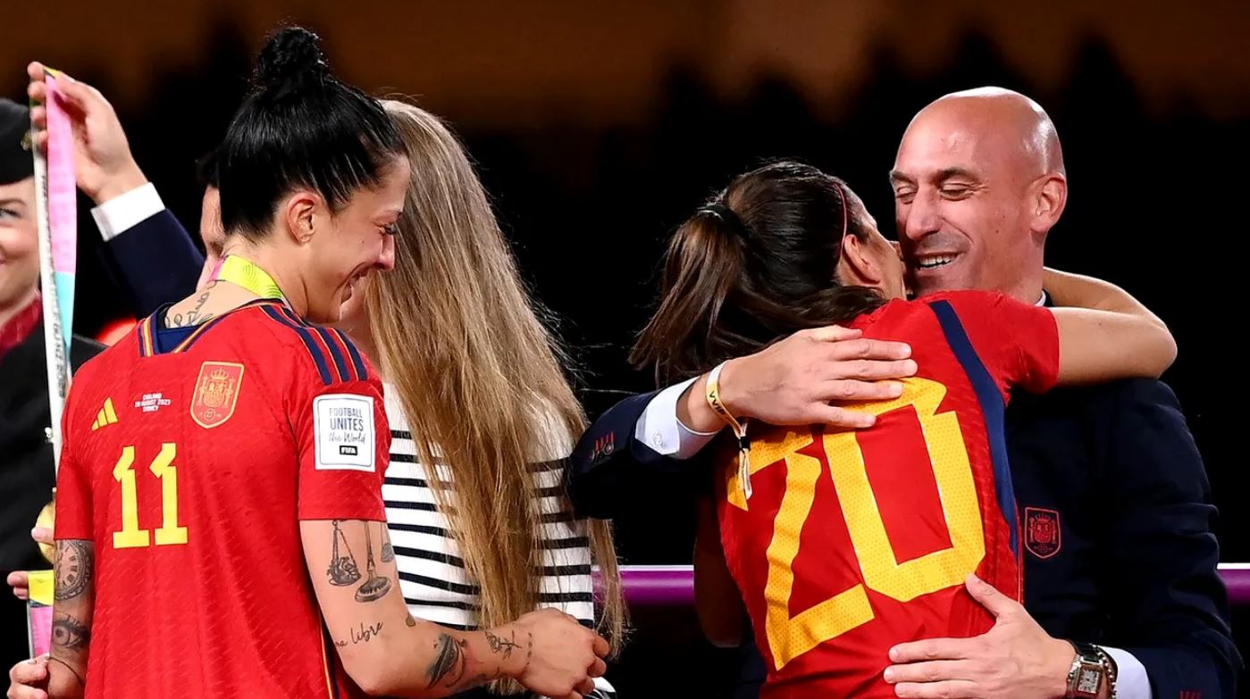 Federația de Fotbal din Spania, gata să părăsească UEFA dacă Luis Rubiales va fi demis din funcție! Scandalul capătă proporții uriașe: mama oficialului a intrat în greva foamei!