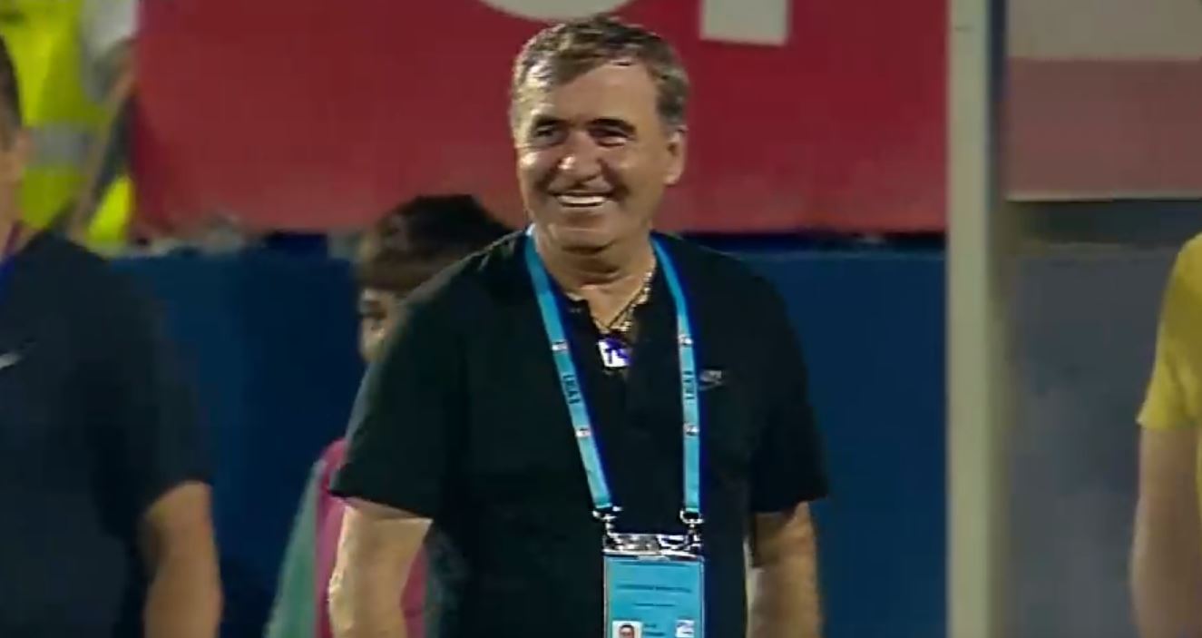 Gică Hagi a stârnit un cor de aplauze în tribune, în timpul partidei Farul Constanța – Universitatea Craiova 2-0. Schema cu care i-a surprins pe suporteri | VIDEO