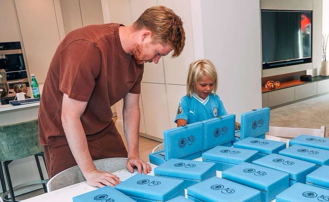 Kevin De Bruyne, cadouri în valoare de 150.000 de euro pentru colegii și staff-ul de la Manchester City! Pe ce a cheltuit banii starul „cetățenilor”