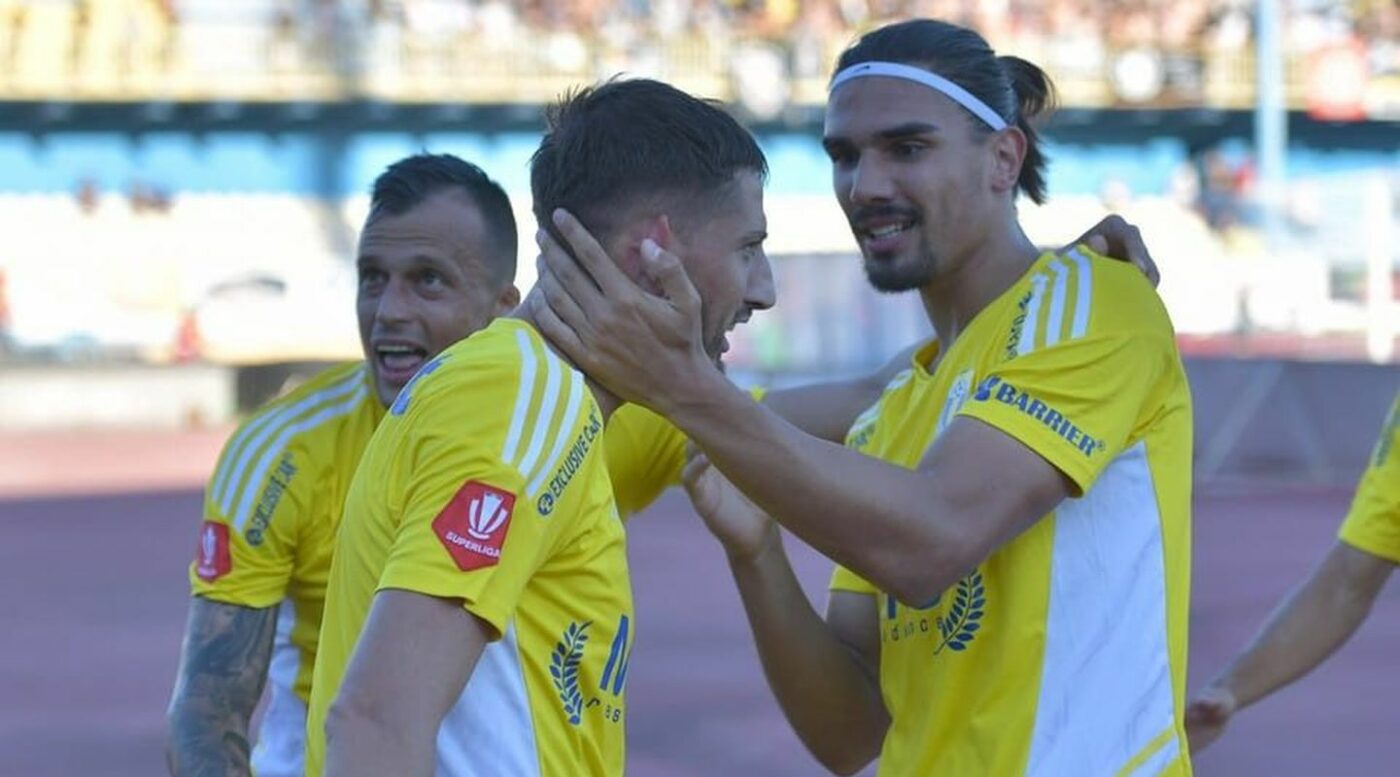 Mama unui fotbalist de la Petrolul trăiește o poveste de dragoste cu o fostă glorie a echipei | FOTO