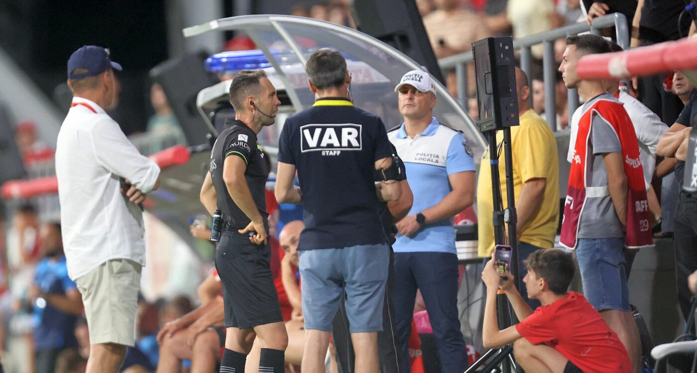Mihai Stoica a răbufnit imediat după penalty-ul acordat cu ajutorul VAR în UTA Arad – FCSB: „A început treaba!”